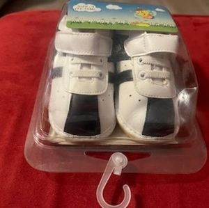 Baby walking shoes 3-6m, 6-9m, 9-12m 12-15l. Read description for colors. NEW